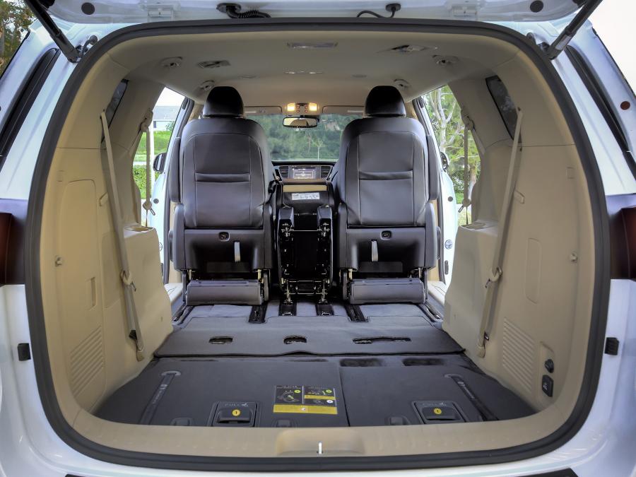 Kia Sedona SXL 2015 года  (фото 23 из 75)